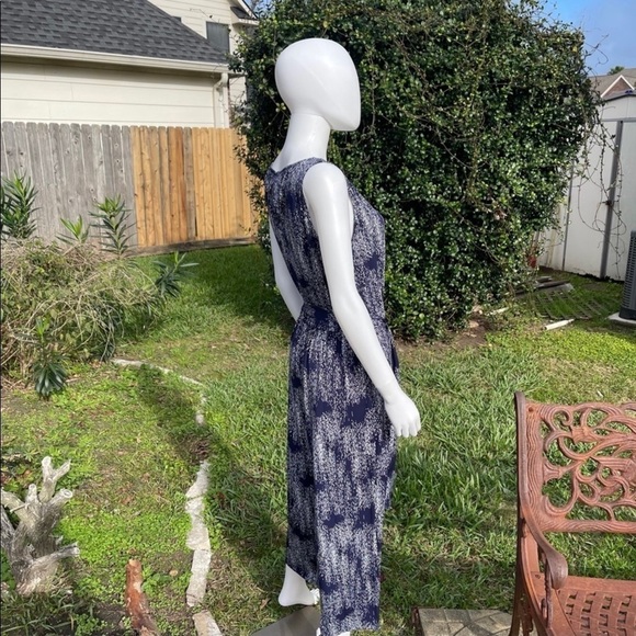 💋NWT Halston Flared Legs Tie Waist Print Scoop Neck Jumpsuit - Picture 4 of 13